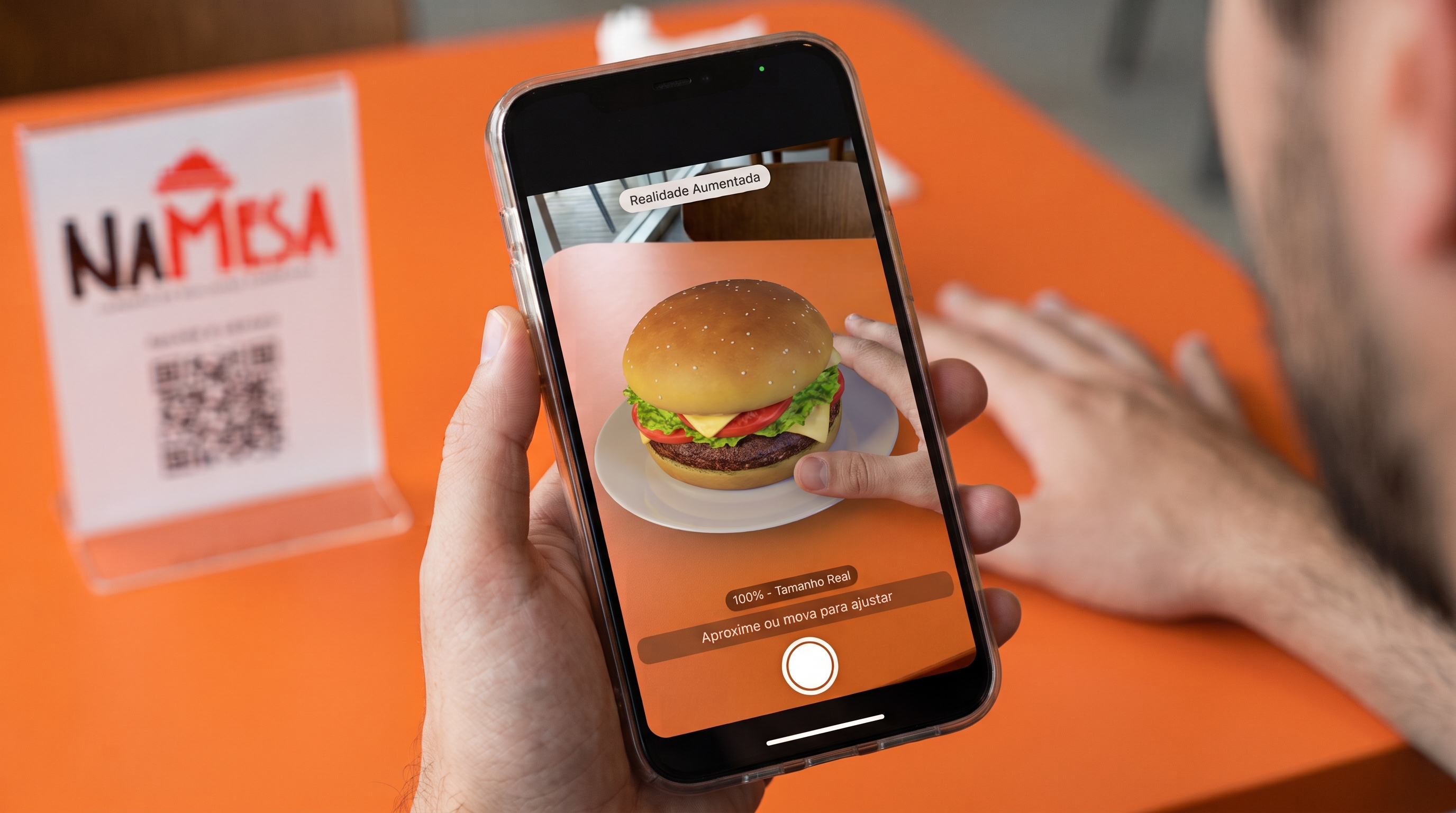 Faz o pedido pelo canal do restaurante.